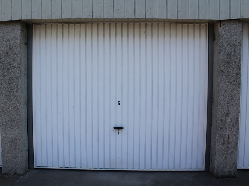 Garagebox in achterliggend garagepark