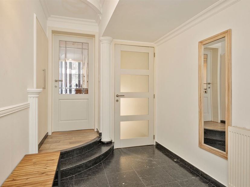 Investeringsvastgoed in centrum Hasselt (10% rendement)<br />
<br />
Dit prachtig gebouw bestaat uit een handelspand met woonst. Beide hebben hun ei
