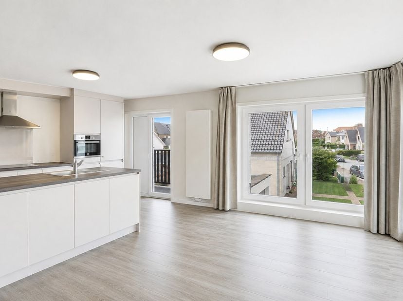Instapklaar en leuk appartement in een gebouw gelegen op de hoek van de Bondgenotenlaan en de Oud-Strijdersstraat te Heist-aan-Zee. Een rustige liggin