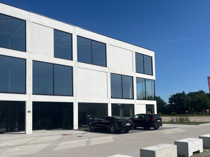 Bien professionnel à vendre
                    à 2900 Schoten