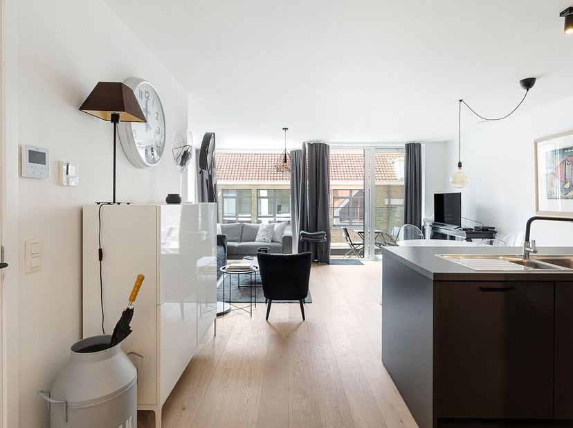 Dit charmante appartement bevindt zich op de tweede verdieping van een stijlvol recente residentie&amp;nbsp;in de Nestor de Tièrestraat in Knokke-Heist.<b