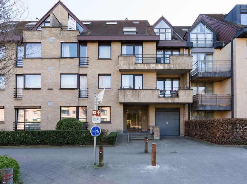 WOLUWE SAINT PIERRE, op een steenworp afstand van Place Dumon en al zijn voorzieningen, prachtig APPARTEMENT (3bed/2bad) van ±150m² bewoonbare oppervl