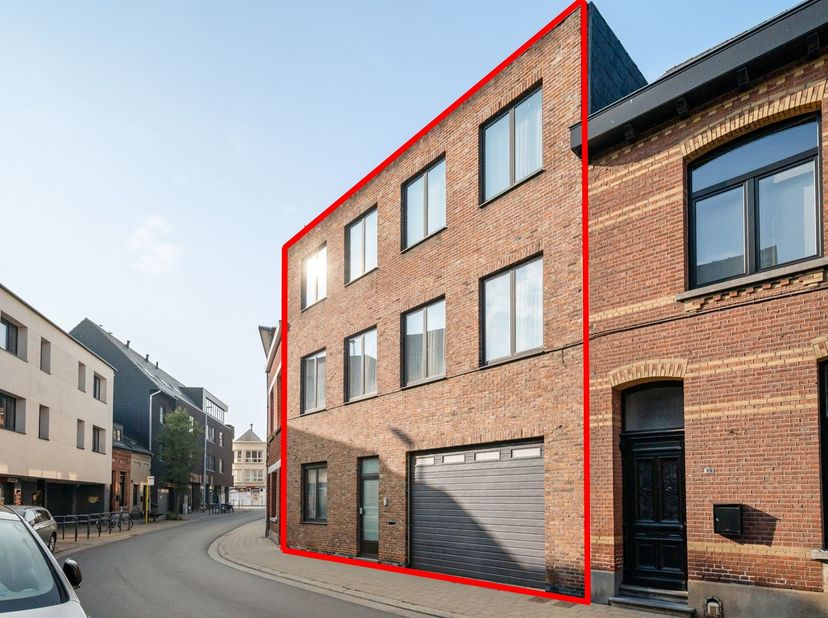 Ruime te renoveren woning in centrum Herentals<br />
<br />
Deze woning met bouwjaar 1984 dient verder te worden gerenoveerd naar de huidige normen,