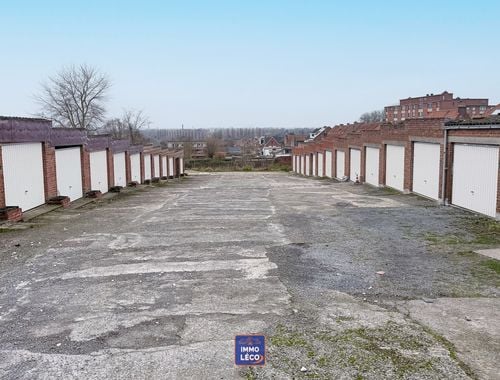                                         Garage à louer à Mouscron, € 75
