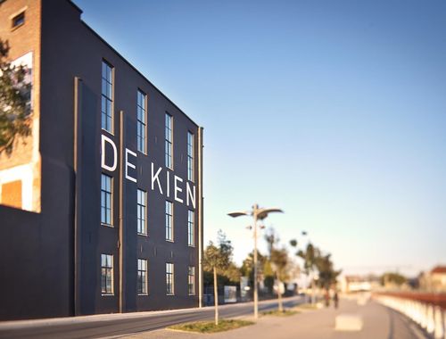                                         Handelspand te huur in Kortrijk, € 10.000
