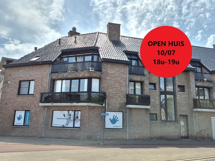 OPEN HUIS VRIJDAG 10/07 van 18u tot 19u.<br />
Centraal gelegen dakappartement op het 2de verdiep te Roeselare, dichtbij het centrum en supermarkten,