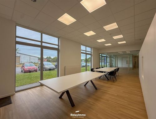                                         Burelencomplex te huur in Péruwelz, € 2.000
