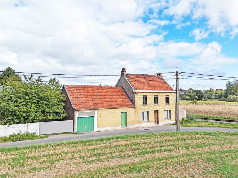 Huis te koop in Veldstraat 45,
                    9630 Roborst