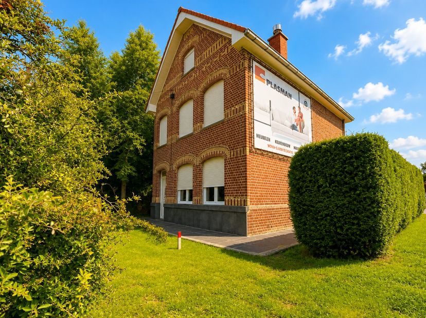 Huis te koop in Ieperse Steenweg 122,
                    8630 Veurne