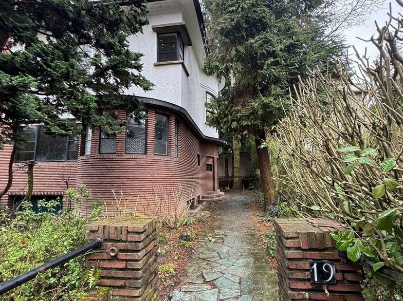 Splendide maison Art Déco de l'ingénieur - architecte Eléazar Cozac de 1931.<br />
<br />
Grande maison de maître de +/- 280 m2 comprenant :<br />