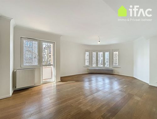                                         Appartement à louer à Ixelles, € 1.600
