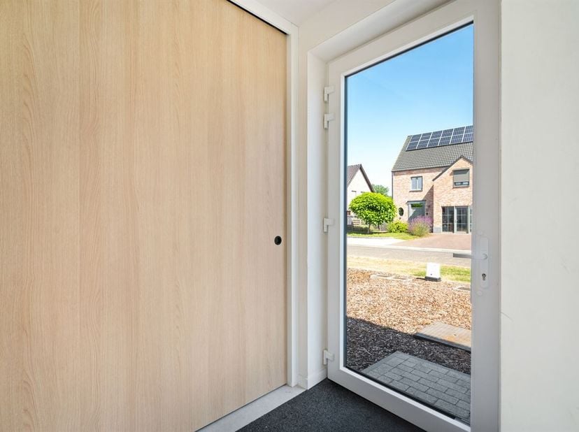Eigentijds wonen in een kleinschalig BEN-project<br />
Dit stijlvolle nieuwbouwproject omvat moderne halfopen BEN-woningen waar hedendaagse architectu