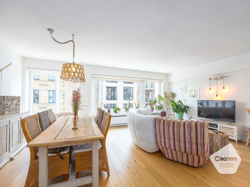 <br />
	Dit appartement is gelegen in de Warschaustraat, een rustige maar toch zeer centrale ligging.<br />
	Het strand is op slechts 5 minuten wandel
