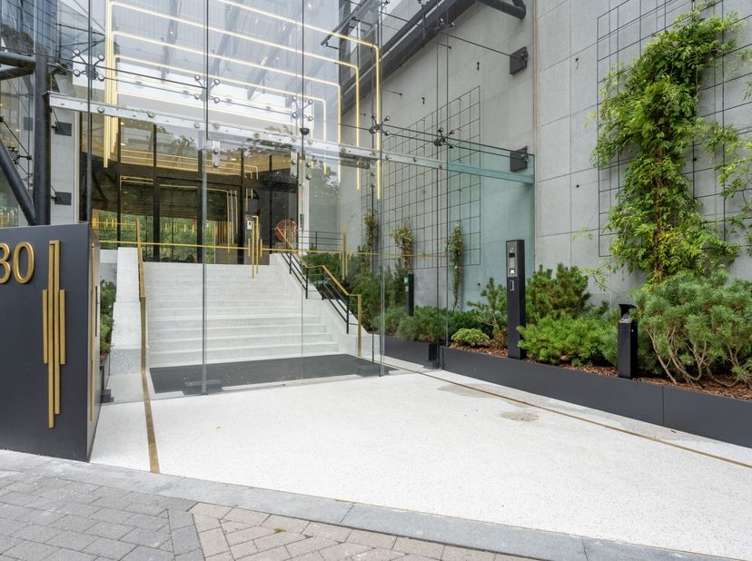 Volledige toegang tot professionele kantoorruimte voor 15 werknemers in Regus IT Tower<br />
<br />
Dit aanbod omvat een eigen kantoorruimte met servi