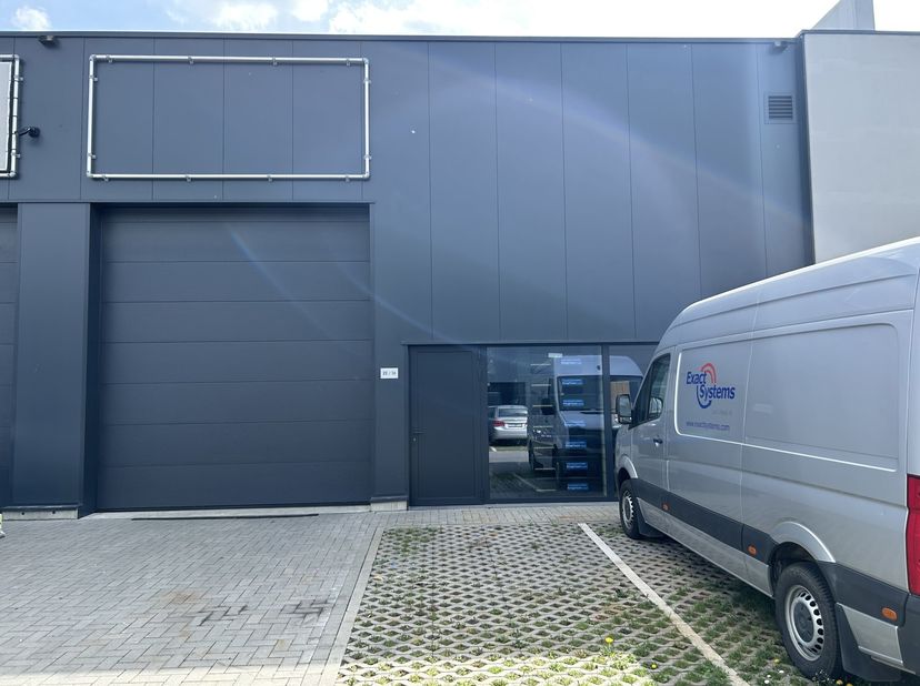 Ben jij op zoek naar een KMO-unit op een uitstekende locatie? Dan hebben wij gevonden wat jij zoekt. <br />
Deze KMO-unit is gelegen in Genk op de Mon