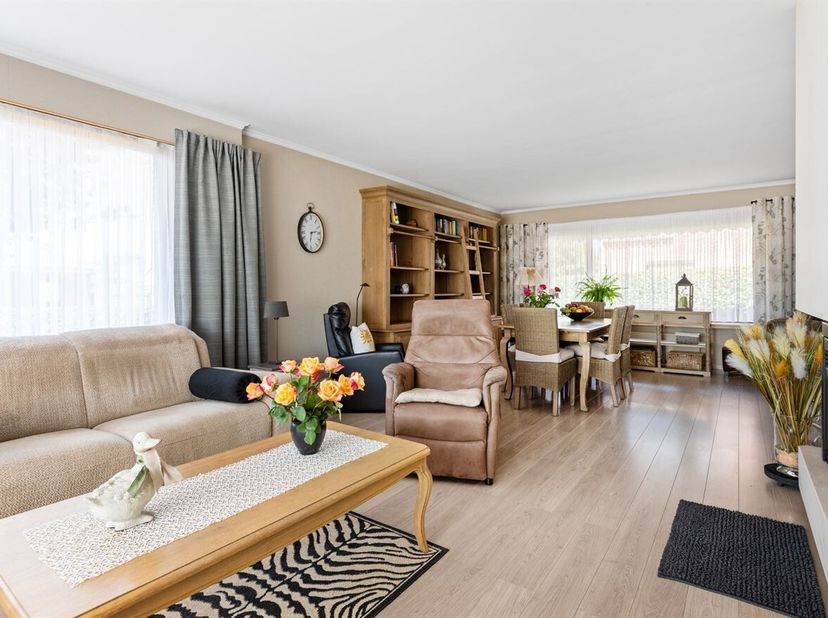 Locatie:<br />
Deze laagbouwwoning is gelegen aan de Turfweg 1 in Rijkevorsel. Het is een doodlopende staat met weinig verkeer dus zeer rustig en kind