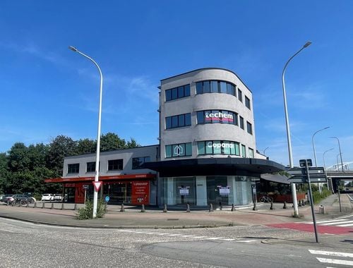                                         Bureaux à louer à Schoten, € 1.400
