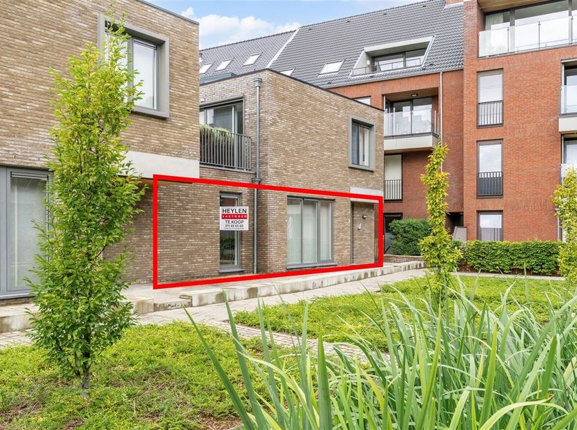 Te Huur in het centrum van Diepenbeek<br />
Ligging: Het gelijkvloerse appartement is uitstekend gelegen in het midden van het centrum van Diepenbeek