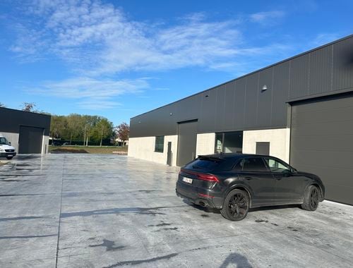                                         Bedrijfsgebouw te huur in Impe, € 1.400
