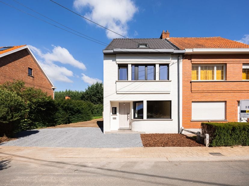 Voor verdere info of een vrijblijvende waardebepaling van uw eigendom: info@homixx.be of 016 84 96 84 <br />
Wij stellen u graag deze prachtige, hoogw