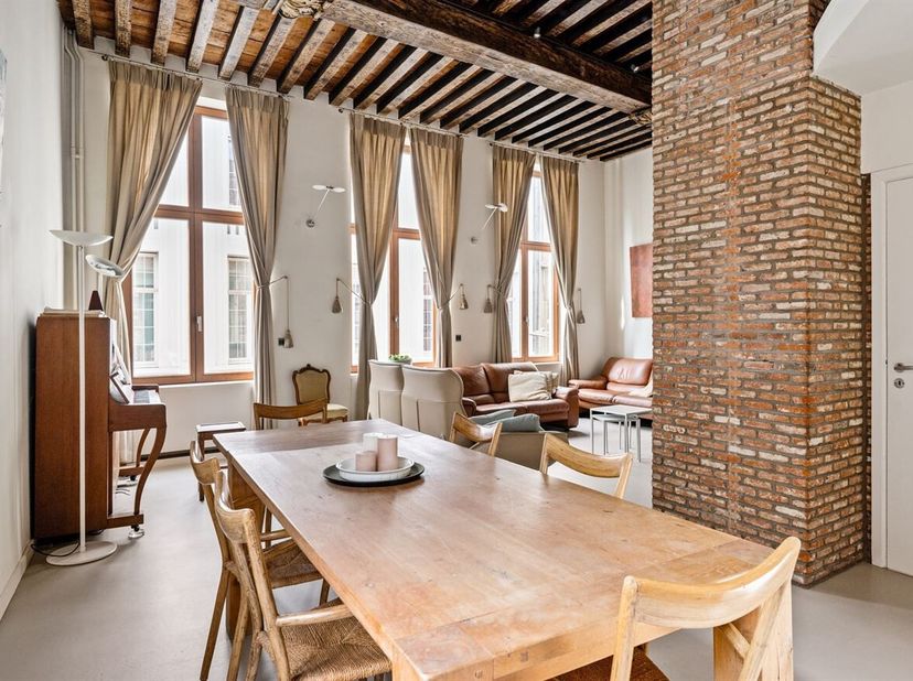 Propriété exceptionnelle avec espace d'entraînement et garage au coeur d'Anvers<br />
Den Hert", un bâtiment classé avec des éléments caractéristiques