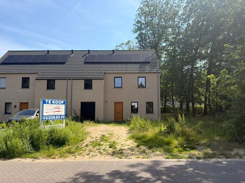 Energiezuinige, instapklare nieuwbouwwoning op 1.120 m² grond op aangename ligging in Schoten.&amp;nbsp;<br />
<br />
Indeling van de woning:<br />
Gelijk