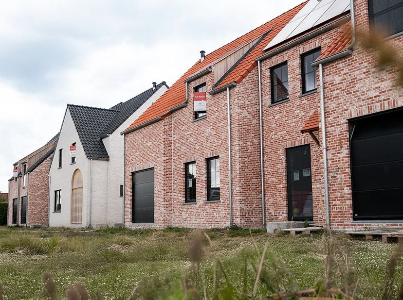 Deze halfopen pastorijwoning biedt de perfecte combinatie van ruimte, comfort en een groene woonomgeving. Met 4 volwaardige slaapkamers is er plaats v