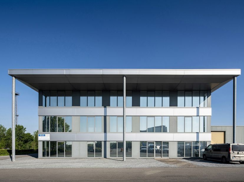 Locatie is alles. Deze kantoorruimte van 750m2 biedt uw bedrijf een uitzonderlijke vestigingsplaats aan de Antwerpse Ring en de Noordersingel, op het