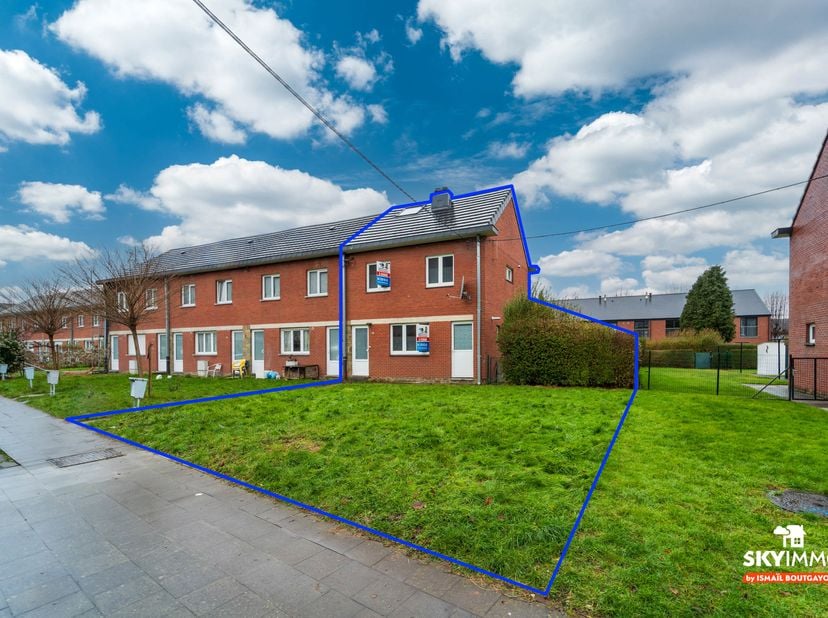 L’agence SKYIMMO vous propose cette charmante maison en excellent état, idéalement située dans un quartier paisible de Wandre. Avec une superficie hab