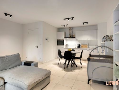                                         Appartement te koop in Zellik, € 325.000
