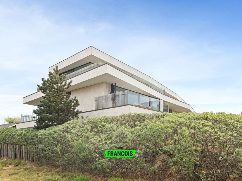 Oostduinkerke - À VENDRE - Appartement de luxe meublé.<br />
Construction récente 2022.<br />
2 chambres et 2 salles de bains. +/- 130 m² habitables +