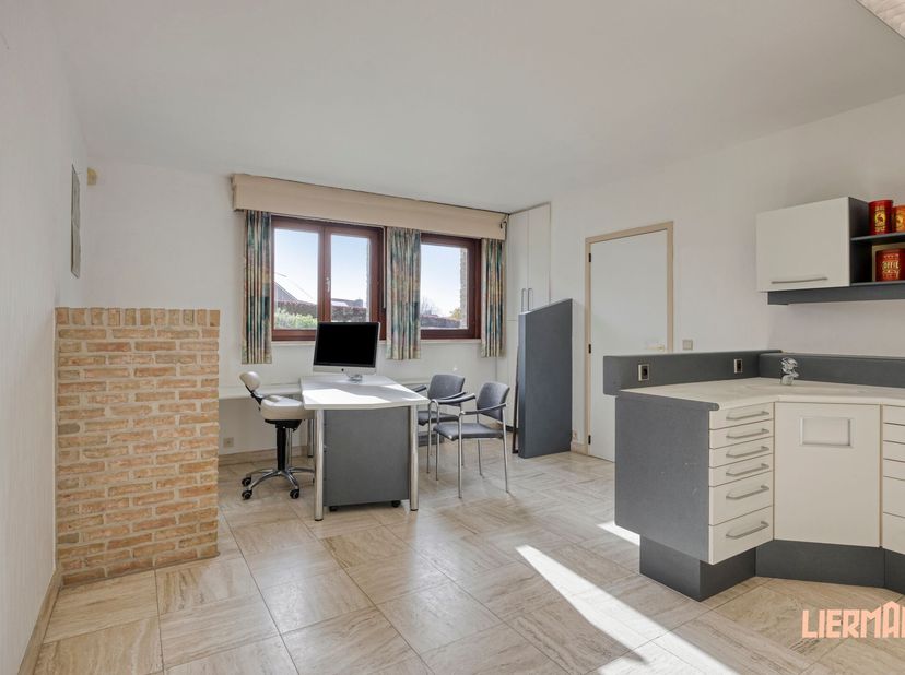 Wonen én werken combineren op één toplocatie?<br />
Bent u op zoek naar een woning waar u comfortabel kunt wonen én professioneel kunt werken? Dan is