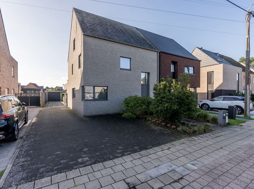 Huis te koop in Groenstraat 119,
                    2440 Geel