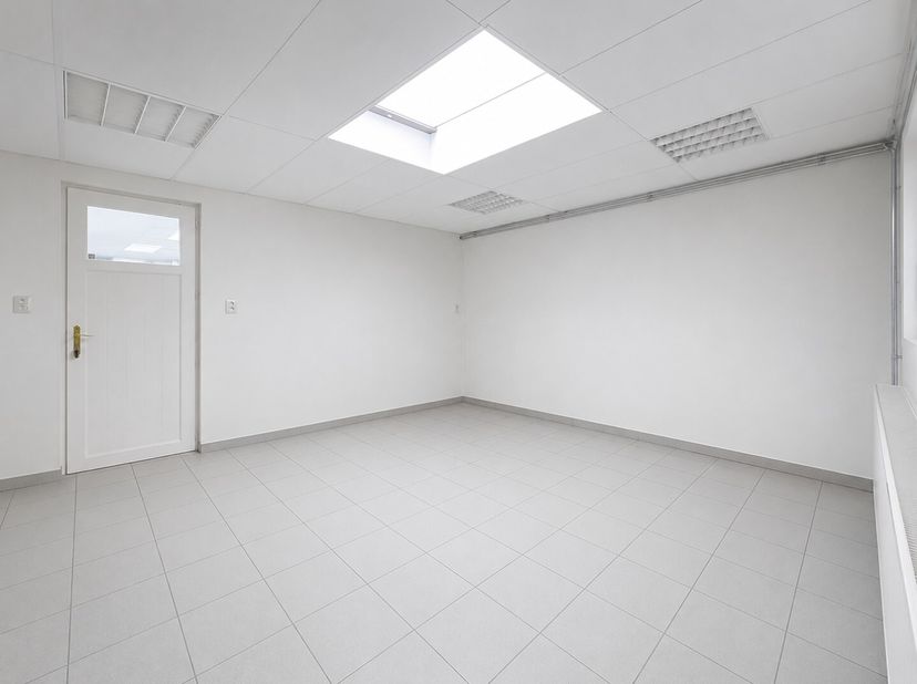 Interesse in dit uniek commercieel pand voor jouw activiteiten? Ontdek meer via www.domovastgoed.be<br />
Ontdek dit goed gelegen commercieel gebouw v