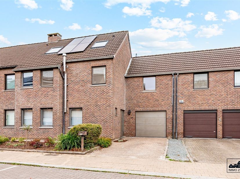 Bent u op zoek naar een instapklare, ruime gezinswoning in een rustige buurt van Sint-Niklaas? Dan is deze woning zeker iets voor u!<br />
De woning b