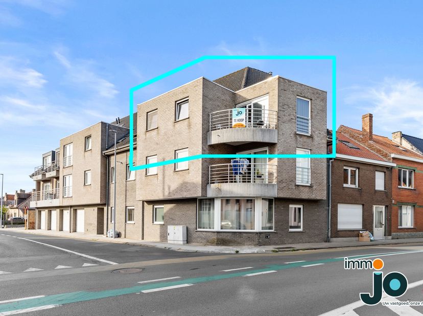 In Gistel bevindt zich dit ruim en instapklaar duplexappartement met 2 à 3 slaapkamers, een moderne afwerking en een bijzonder aangename leefruimte. D