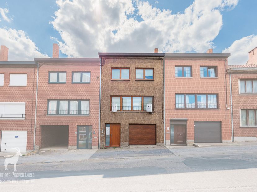Referentie makelaar: V6031-1841<br />
VIRTUELE RONDLEIDING: https://envisite.net/vtour/fr/h4d6tl/frame<br />
Ontdek deze prachtige bel-etagewoning, ge
