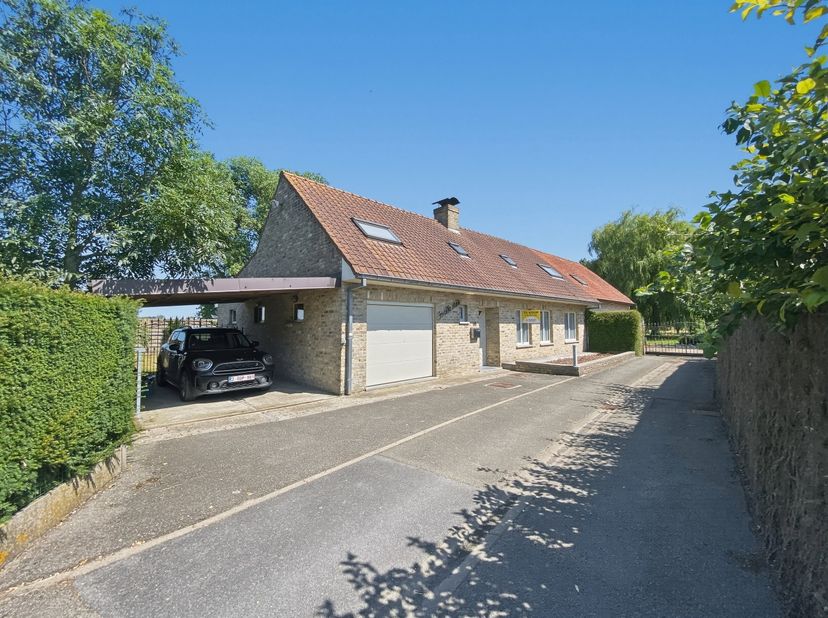 KIJKDAG ZATERDAG 25/07 VAN 10U TOT 12U! (graag vooraf inschrijven). <br />
Ruime halfopen bebouwing met 3 slaapkamers, grote tuin en prachtige verzich