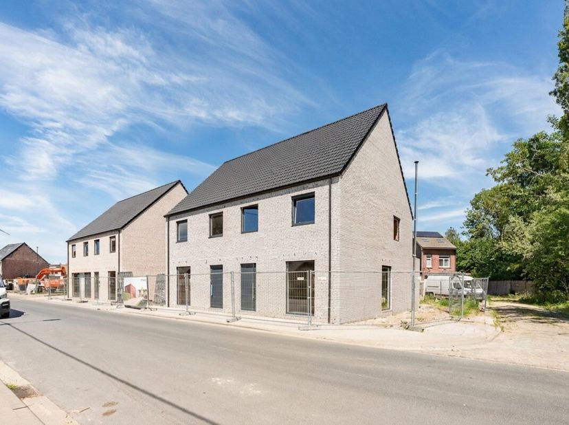 Reeds 50% VerkochtJe woont hier in een aangename, groene (autoluwe) woonwijk met vlotte verbinding naar Mechelen, Boom en Brussel. Winkels, scholen en