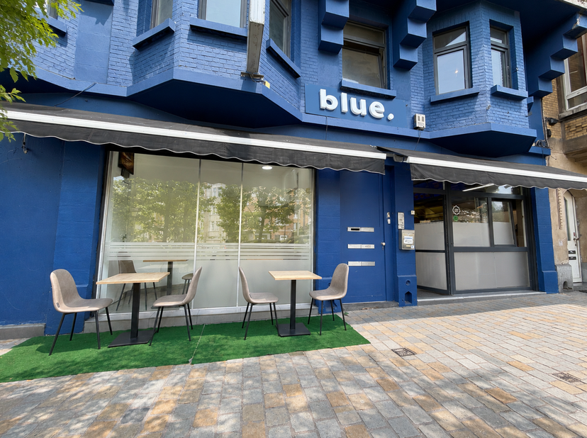 À VENDRE – COMMERCE HORECA / SNACK CLÉ EN MAIN À BRUXELLES<br />
SKYIMMO Bruxelles vous présente une opportunité rare de reprendre un commerce reconnu