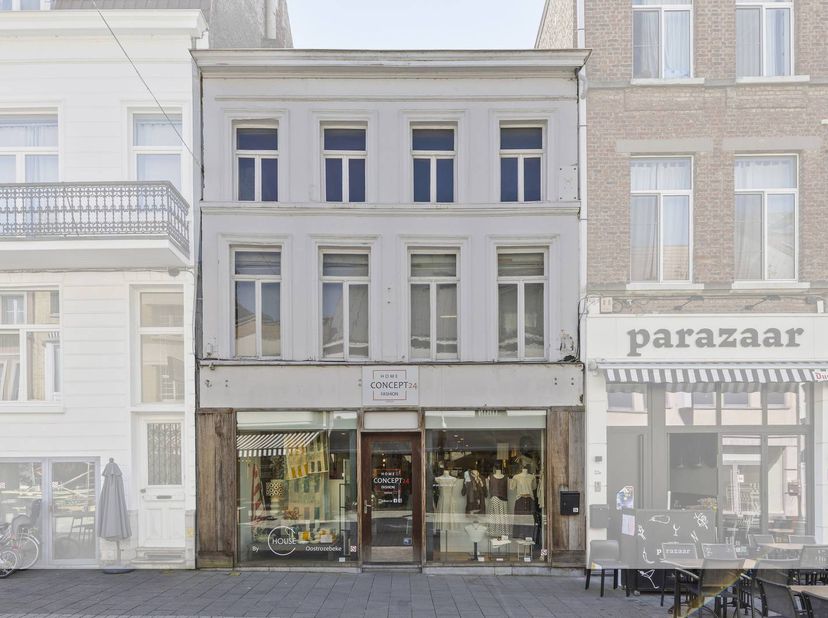 Interessant investeringspand gelegen op een toplocatie in het bruisende centrum van Kortrijk. Dit handelspand is momenteel verhuurd, wat zorgt voor ee