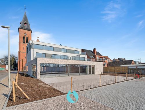                                         Handelsgelijkvloers te koop in Evergem, € 720.000
