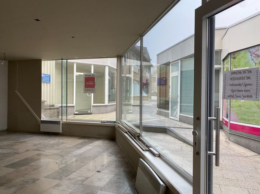 Bien professionnel à vendre
                    à 8790 Waregem