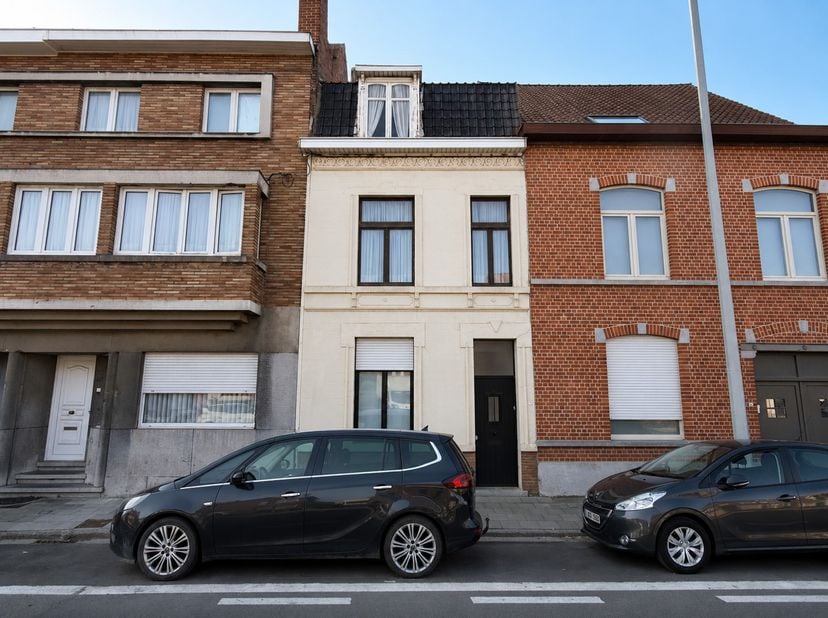 Huis te koop in Brugsesteenweg 131,
                    8500 Kortrijk