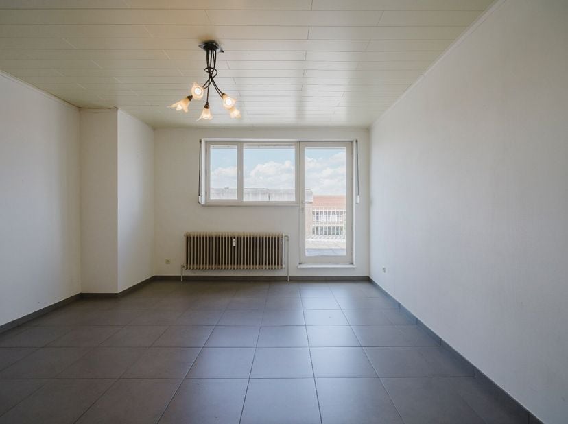 Unieke vastgoedkans of investeringsopportuniteit in hartje Avelgem: twee naast elkaar gelegen appartementen op de bovenste verdieping worden samen ver