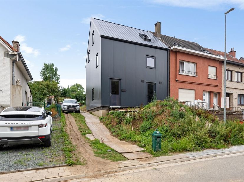 Moderne, energiezuinige woning met 3 slaapkamers in Iddergem<br />
Ligging<br />
Gelegen in de Molenstraat 53 te Iddergem, in een rustige en residenti