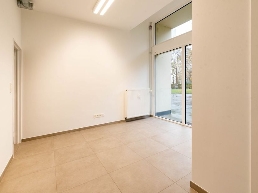 Bien professionnel à vendre à Gloriantlaan 51 boîte a,
                    2050 Antwerpen