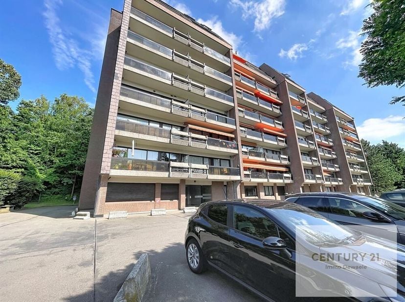 (Proche du Shopping) bel appartement de 84 m² + terrasse et garage-box, 2 chambres, salle de bains, grand séjour, cuisine équipée avec coin à déjeuner