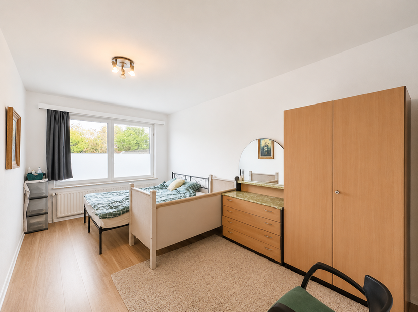 Dit appartement, gunstig gelegen nabij alle voorzieningen, zal u zeker bekoren met zijn functionele indeling en comfortabele ruimtes. Het bestaat uit