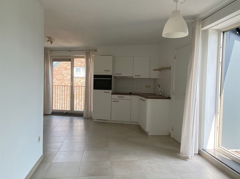 Dit gezellige dakappartement, gelegen in Mol, heeft 1 slaapkamer en een ruim zonneterras.<br />
Het appartement is ideaal als starterswoning of voor 1
